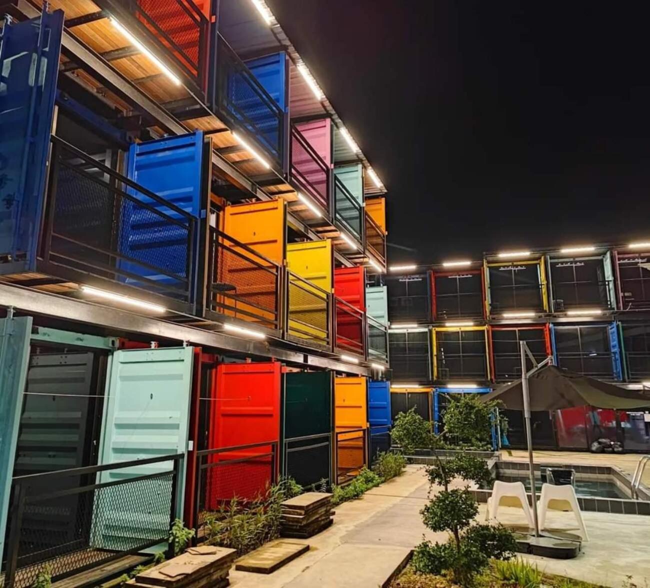 Boxinn The Kontena Home Semporna Ngoại thất bức ảnh